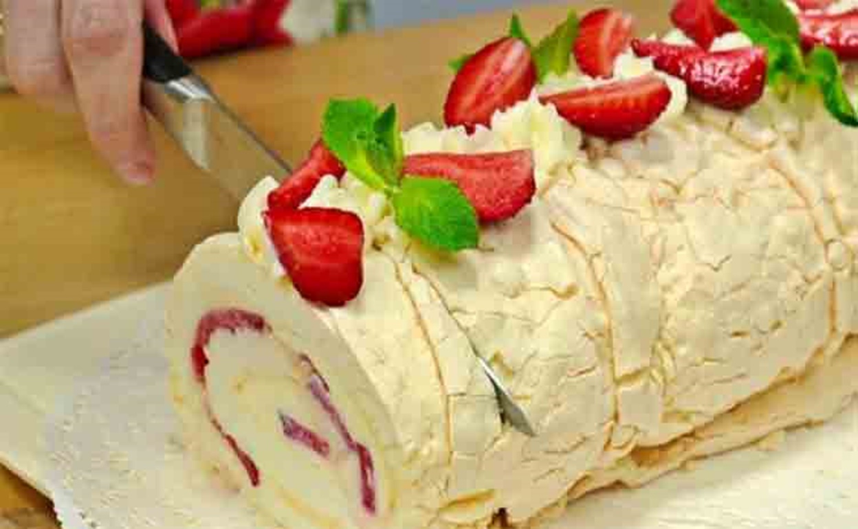 Rulada Pavlova cu mascarpone si capsuni –  Speciala,delicioasa pentru o ocazie fericita in familie