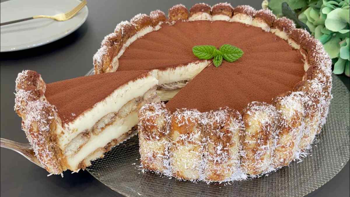 Tort tiramisu cu crema de mascarpone si nuca de cocos: Un rasfat de lux pentru fiecare ocazie