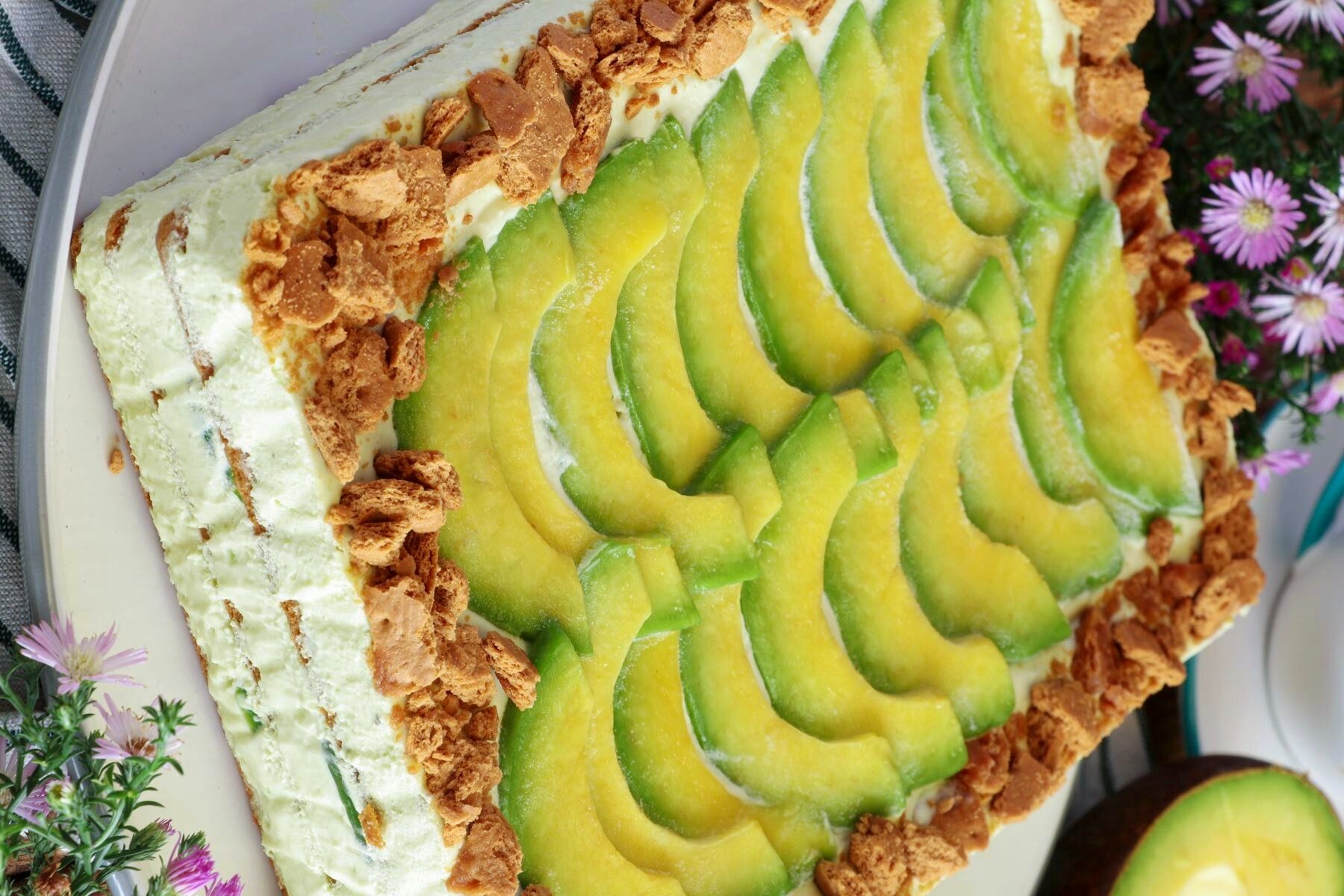 Tort vegan cu avocado si caju. Un deliciu dietetic, usor de facut, aspectuos si un gust pe masura